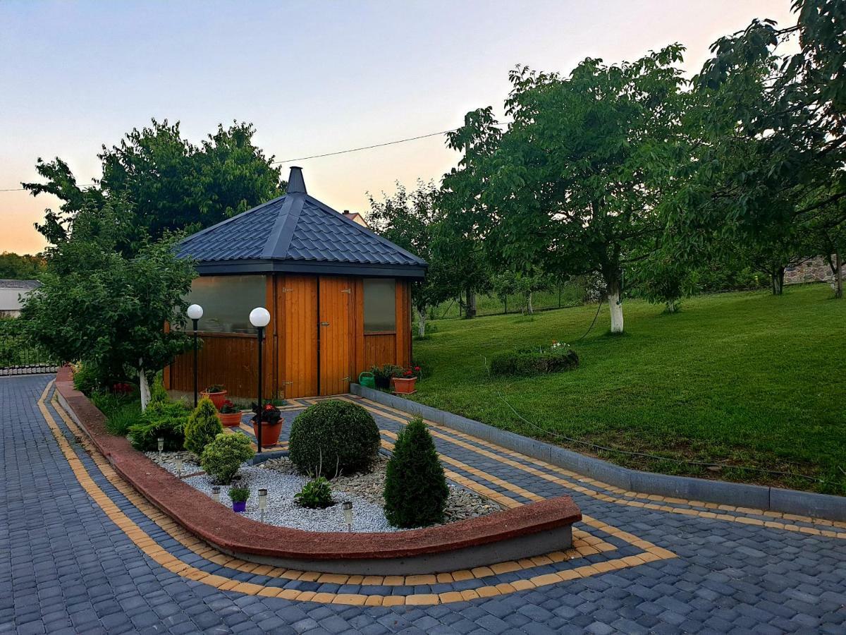 U Wladzia Apartment Gowidlino Bagian luar foto